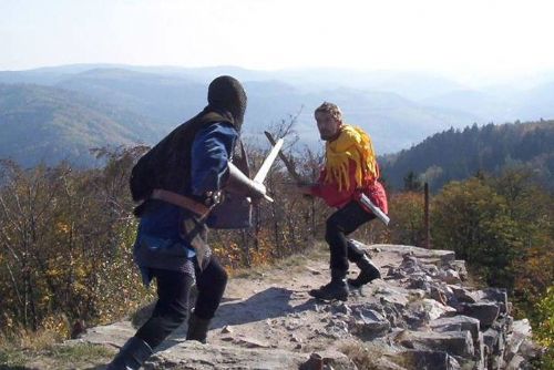 Obrázek - Šerm, hudba a tanec ovládnou Zubštejn