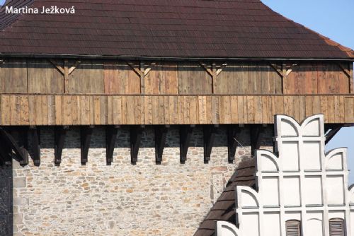 Obrázek - Vlajka Čeňka z Vartemberka plápolá nad hradem