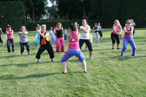 Obrázek - Zumba v jaroměřickém zámeckém parku