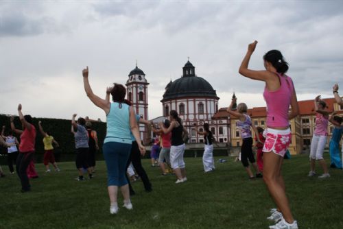 Obrázek - Zumba v jaroměřickém zámeckém parku