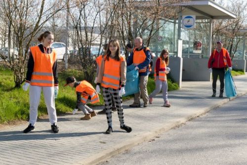 Foto: Zaměstnanci firmy Bosch v Jihlavě opět aktivně podpořili akci „Čistá Vysočina“