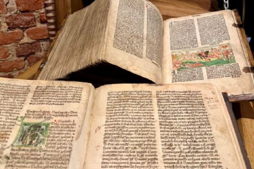 obrázek:Malé muzeum Bible ve Starém Pelhřimově získalo Pražskou bibli z roku 1488. Přibyly i další vzácné tisky