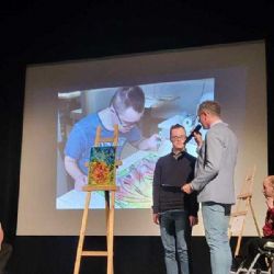 Umění zrozené z terapie: Výstava v Chotěboři nadchla příběhy autorů