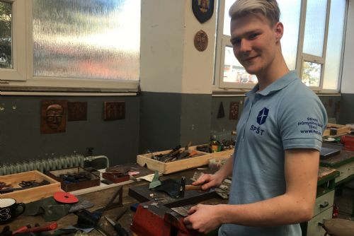 Foto: „Rodina mě vedla k práci rukama, proto jsem si vybral řemeslo,“ říká student Vítek Tvarůžek z Třebíče