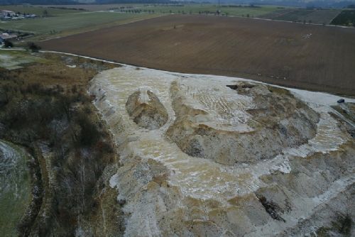 Obrázek - Navážka zeminy z dálnice D1 u Čikova, foto: Vojtěch Kodet