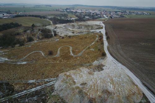 Obrázek - Navážka zeminy z dálnice D1 u Čikova, foto: Vojtěch Kodet