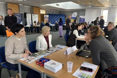 obrázek:Dotace, digitalizace a AI: podnikatelé na Vysočině zaplnili krajský veletrh