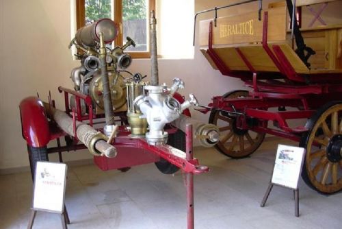 obrázek:Heraltice otevřely hasičské muzeum v opraveném obecním domě