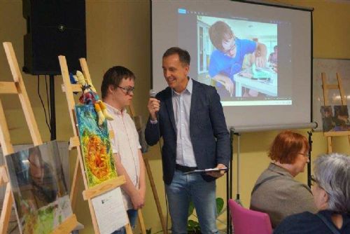 Foto: Setkání s uměním: Sociální služby a veřejnost prožívají tvůrčí den