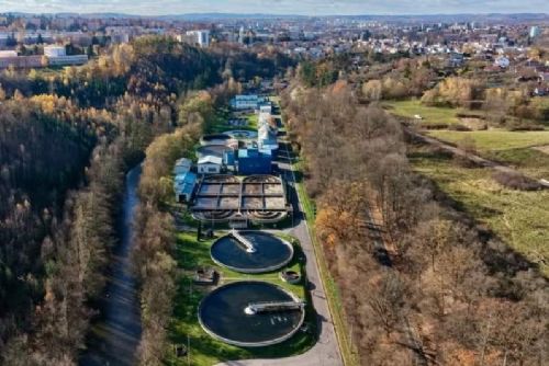 obrázek:V jihlavské čistírně probíhá odtěžování nádrže, čeká se 300 tun usazenin