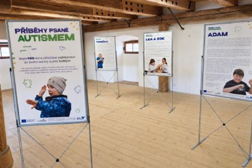 obrázek:Výstava Příběhy psané autismem je v Žirovnici. Fotografie zachycují život deseti rodin