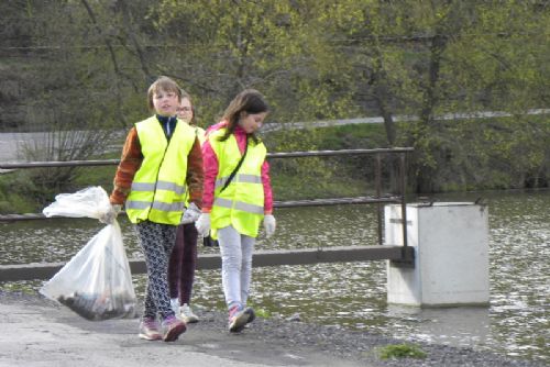 Obrázek - Účastníci akce Čistá Vysočina v Rozsochatci