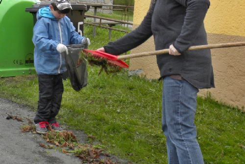 Obrázek - Účastníci akce Čistá Vysočina v Rozsochatci