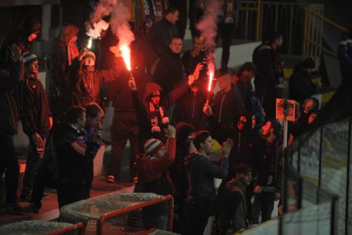 Obrázek - Fanoušci Havlíčkova Brodu použili při děkovačce světelné efekty.