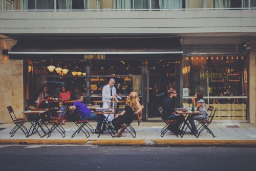 Foto: Vláda schválila konečnou podobu podmínek pro provoz zahrádek restaurací