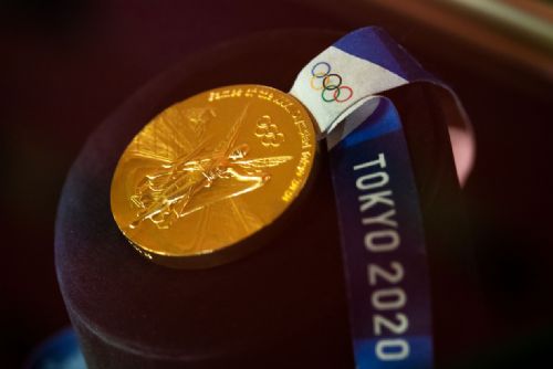 Foto: Zlatá medaile Lukáše Krpálka z letošní olympiády je vystavena v Národním muzeu