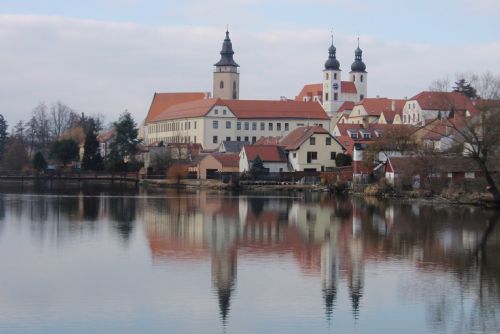 Obrázek - Pohled na zámek z parku, který byl minulý týden kvůli práci filmařů zavřený, foto: Marie Majdičová