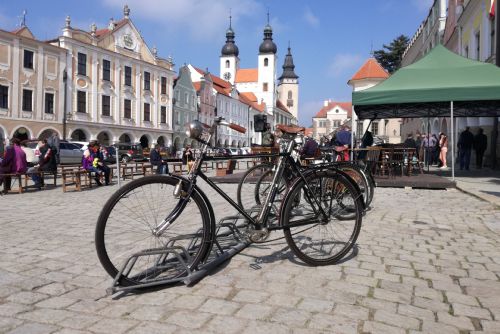 Obrázek - Lidé si mohli kromě aut prohlédnout také kola. Foto: Marie Majdičová