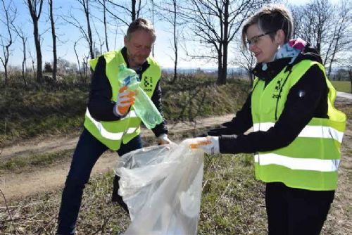 Foto: Do osvětové akce Čistá Vysočina se zapojí v dubnu 779 skupin a 30 449 dobrovolníků. Přidáte se?