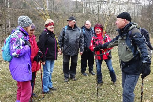 Obrázek - Turisté na jarním výšlapu