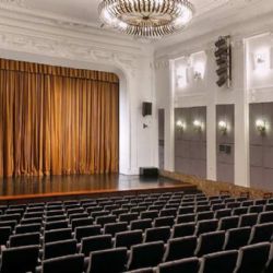 Dětské divadlo ve Žďáře praská ve švech: Předplatné nestačí!