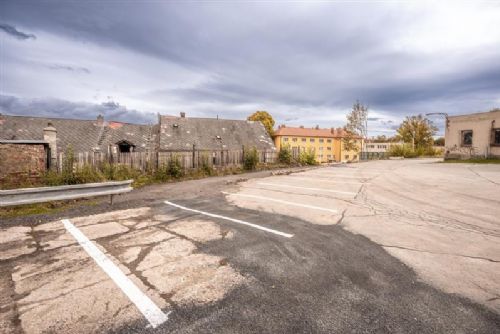 obrázek:Konec volného parkování u Jihlavanu: žluté kříže pro zajištění průjezdnosti