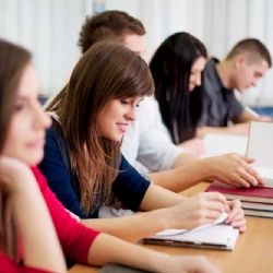 Středoškoláků přibývá: překročili půl milionu díky zahraničním studentům