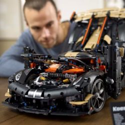 Kladno postavilo životní model Koenigseggu Sadair’s Spear. LEGO uvede stavebnici s 4 104 díly