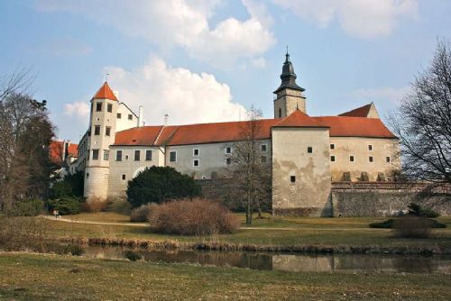 obrázek:Návštěvnost památek na Vysočině stoupá: Telč a Lipnice lákají na historii a kulturu