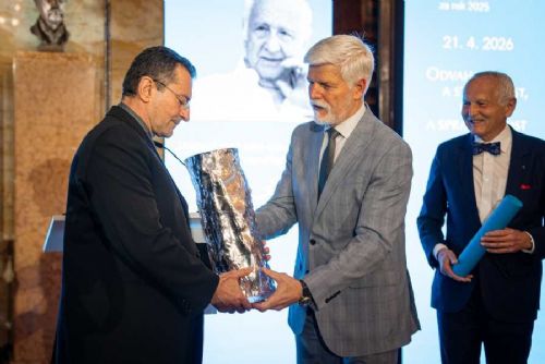 obrázek:Ondřej Vetchý získal Cenu Arnošta Lustiga za odvahu a občanskou odpovědnost