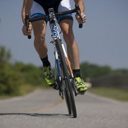 Cyklisté projedou bezpečněji díky novému chodníku na Dusíkově