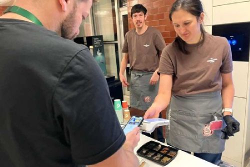 obrázek:Dukovanské charitativní snídaně přinesly Pohodičce téměř 150 tisíc korun