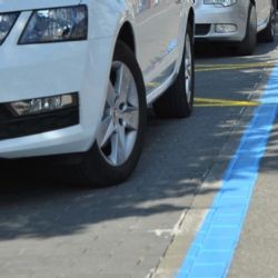 Jihlava zlepšuje parkování: Rozšiřuje zpoplatněné zóny a zavádí novou aplikaci a SMS platby