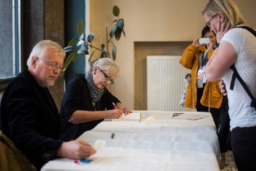 Obrázek - |Autogramiáda Pavla Kosatíka a Heleny Třeštíkové, foto: Stefan Berec