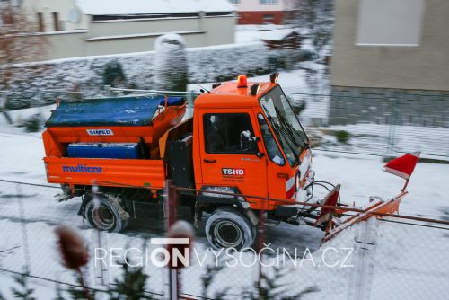 Foto: Sníh zasypal Vysočinu a komplikuje dopravu