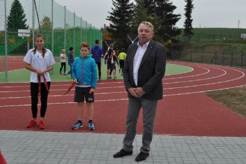 Obrázek - Nové hřiště otevřel pelhřimovský starosta František Kučera, foto: Andrea Unterfrancová